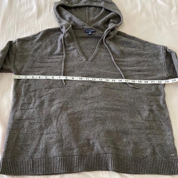 Women’s hooded sweater size medium - Picture 2 of 4